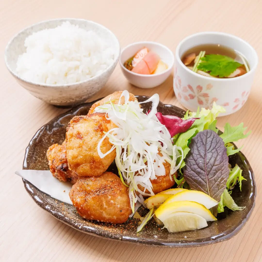 【カリッとひと口、あふれる旨みに夢中🍗】