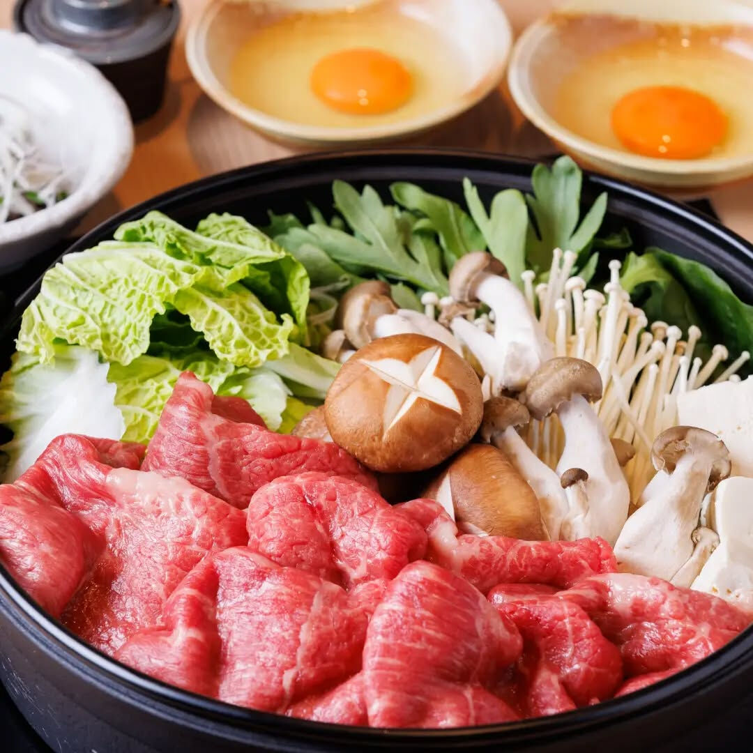 【出汁の旨みと赤ワインのコクを味わう、福天こだわりのすき焼き