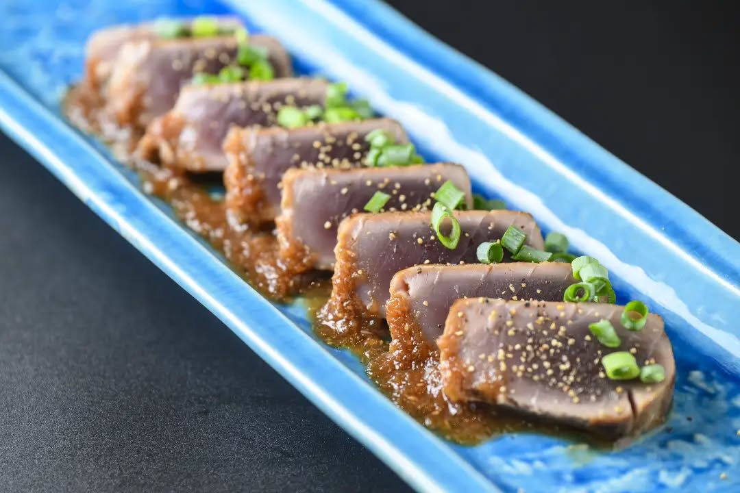 【香ばしさと旨みを楽しむ✨マグロのレアステーキ】