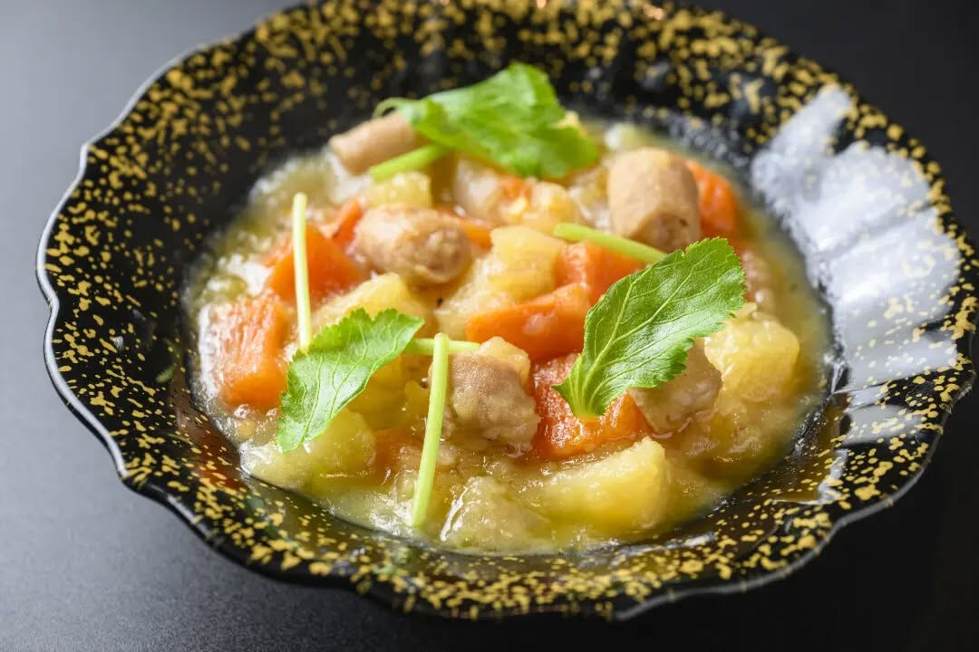 【ほっと落ち着く、やさしい味わいの煮込み料理】